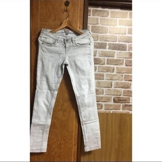 Bershkaジーパンの画像