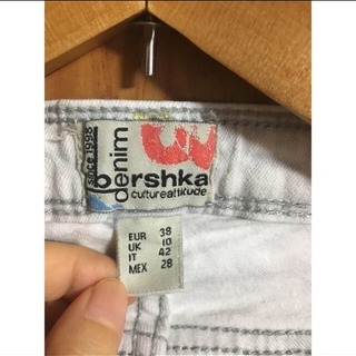 Bershkaジーパンの画像