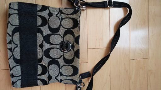 コーチ(COACH)ショルダーバッグ　黒系　中古品