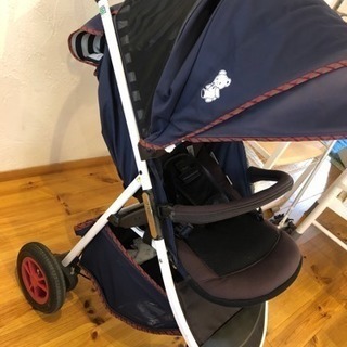 ファミリアコラボ ベビーカー スムーヴの画像