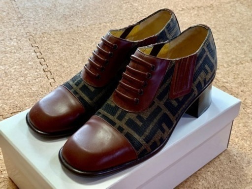 お値打ち品です。数回屋内での使用。