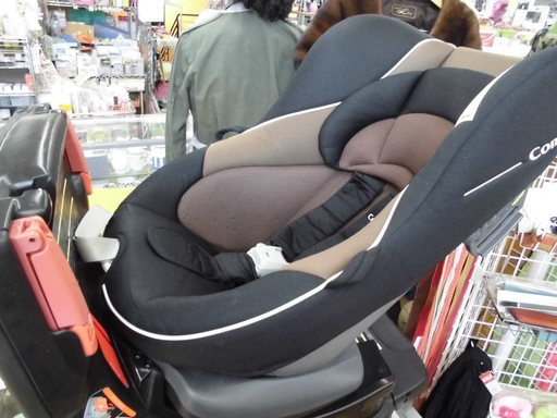 Combi/コンビ ゼウスターンユーロ チャイルドシート 回転式 茶×黒　西岡店