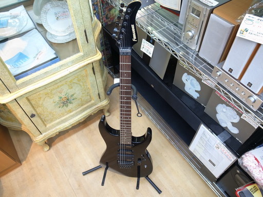 FERNANDES フェルナンデス エレキギター 電源スイッチ、アンプ接続端子部分に難あり