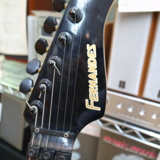 FERNANDES フェルナンデス エレキギター 電源スイッチ、アンプ接続端子部分に難ありの画像