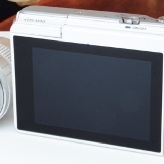 ○新品レンズ○WIFI内蔵○1800万画素○ホワイト○キャノン EOS M10