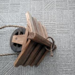 アンティーク　屋根と滑車つき　小道具　骨董の画像