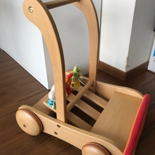 combi コンビ カタカタ手押し車の画像