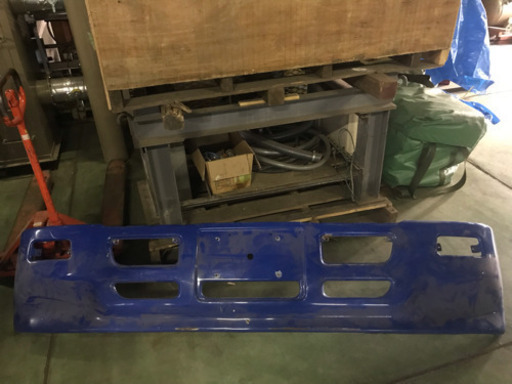 日野プロフィアの純正バンパーいりませんか？