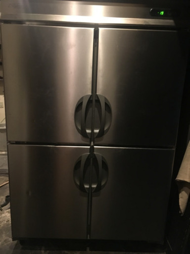 業務用 冷凍庫 4枚扉