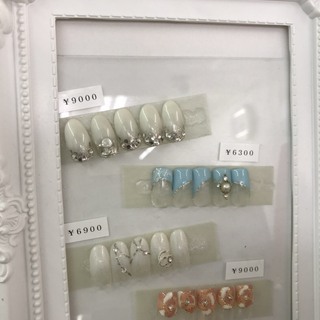 ネイリスト募集❣️週２日からレギュラー勤務まで駅近⭐️スキルアップしたい方は是非‼️時給1200円から1300円の画像