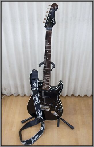 FENDER JAPAN ﾌｪﾝﾀﾞｰ  ｼﾞｬﾊﾟﾝ  ｴｱﾛﾀﾞｲﾝ ｽﾄﾗﾄｷｬｽﾀｰ ｽﾄﾗｯﾌﾟ ｿﾌﾄｹｰｽ付き ｴﾚｷｷﾞﾀｰ