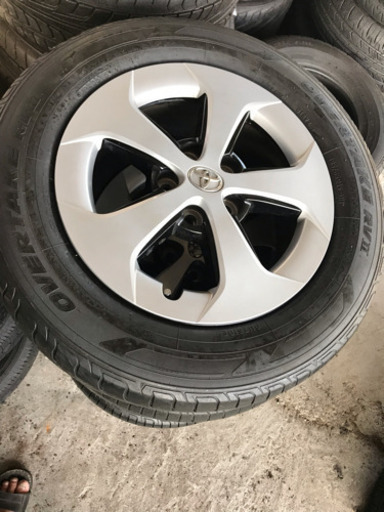 プリウス用綺麗なアルミホイール付きタイヤ