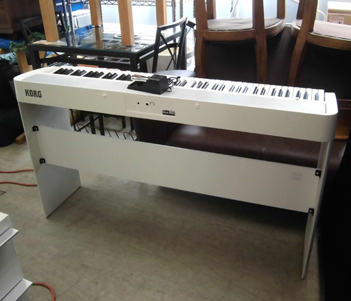 南12条店  値下げしました！KORG/コルグ 電子ピアノ B1 88鍵盤 ホワイト スタンド+イス+ヘッドホン+メンテナンスセット