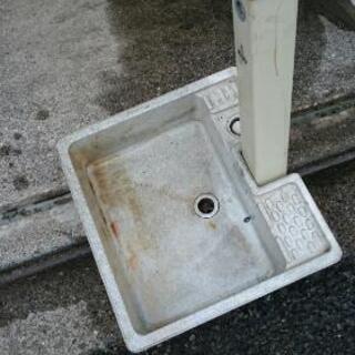 外流しと水栓柱差し上げます。