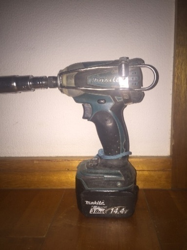 マキタインパクトドライバー(8000円)
