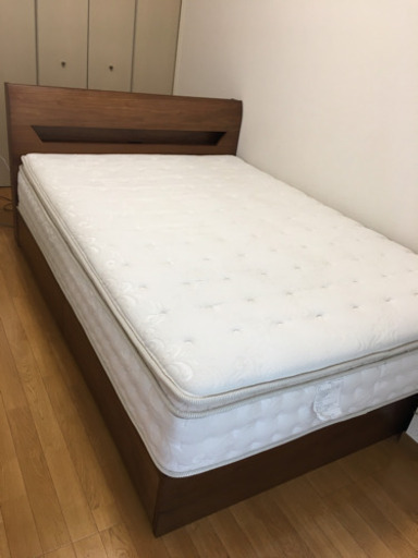 ダブル マットレス(ニトリ)&ベッドフレーム(大塚家具)