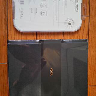  送料込み 新品 yota3 /128G/ 背面に目に優しいE-Inkディスプレイ搭載の2面スマホの画像