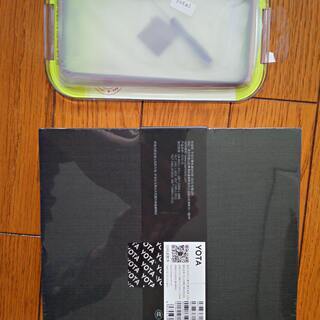  送料込み 新品 yota3 /128G/ 背面に目に優しいE-Inkディスプレイ搭載の2面スマホの画像