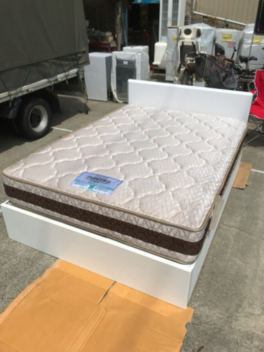 人気商品！ダブルベッド！フレーム:ニトリ マットレス:フランスベッド