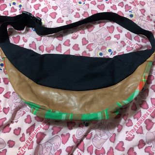 CHUMSボディバックの画像