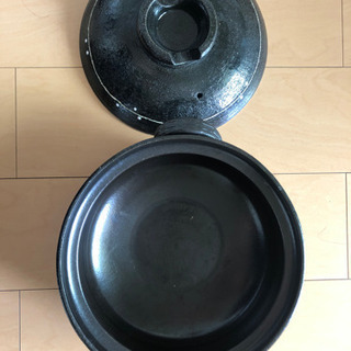 黒い鍋の画像