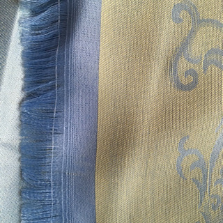 新品のシルク100%のストールの画像