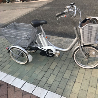 ＢＳ電動アシスト付き3輪車 ３段絶好調、ピカピカです。鍵1つ、綺麗な充電器が付きます。