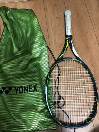 ほぼ新品！ヨネックス 硬式ラケット