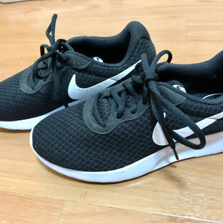 NIKE・CEDAR CREST （23.5cm）レディーススニーカー2足の画像