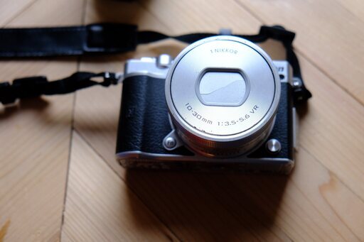 Nikon ミラーレス一眼 Nikon1 J5 ダブルレンズキット シルバー