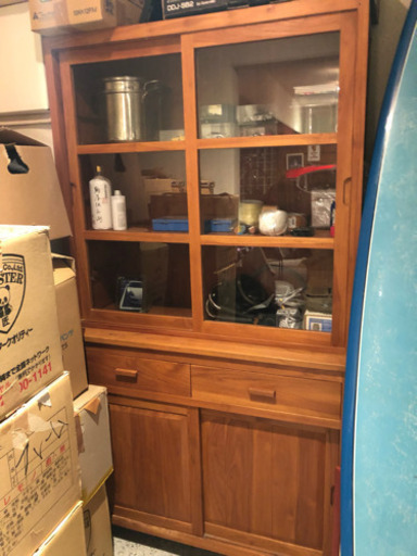 早い者勝ち カフェ 食器棚