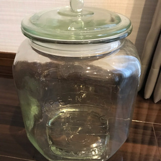 大きなサイズのキャニスターの画像