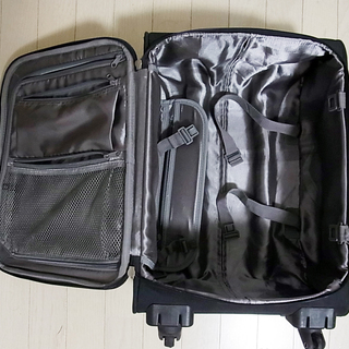 キャリーケース（黒、軽い、機内持込OK、雨用カバー付）の画像