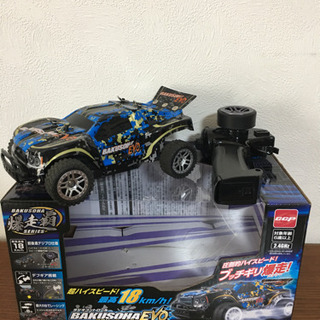 ラジコンカー2台とラジコンヘリのセットです。の画像
