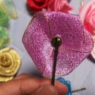 折り薔薇ヘアピン  ハンドメイドの画像