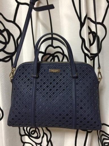 kate spadeのショルダーバックです。