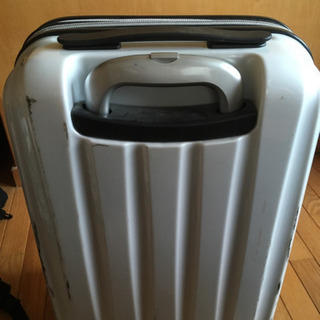 スーツケース 白の画像