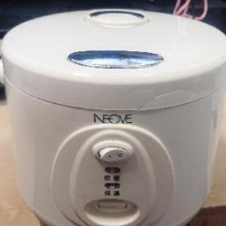 炊飯器 タダです。 中古、外装ヒビありですが、使用問題なし。