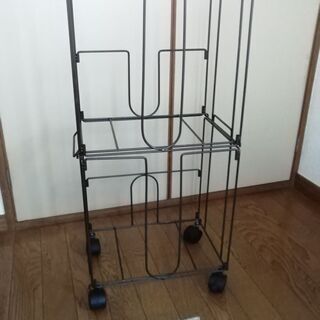 無料　6月末まで掲載　高さ65センチ新聞ラック