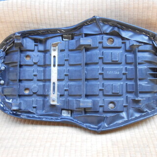 ｶﾜｻｷ ﾊﾞﾘｵｽ ZR250用 ｶｽﾀﾑｼｰﾄ中古の画像