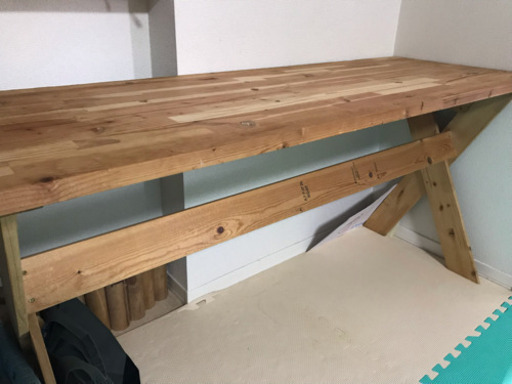 大工手作りテーブル、IKEAスツール