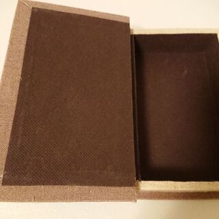 本型小物入れ