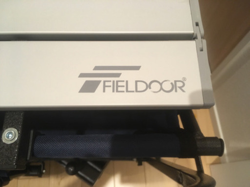 キャンプ FIELDOORのキャリーカートと純正品テーブル