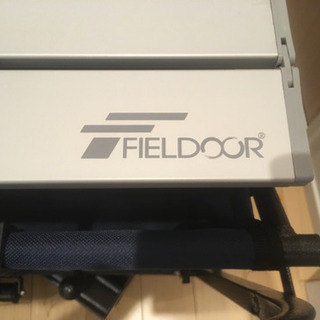 キャンプ FIELDOORのキャリーカートと純正品テーブル
