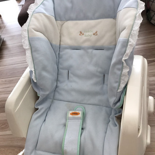 コンビ ハイローチェア 手動スイングの画像