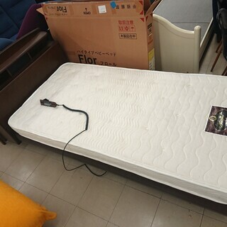 超お買い得！シモンズ電動リクライニングベッドの画像