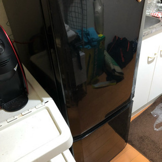 冷蔵庫 黒 146リットル(1人用)の画像