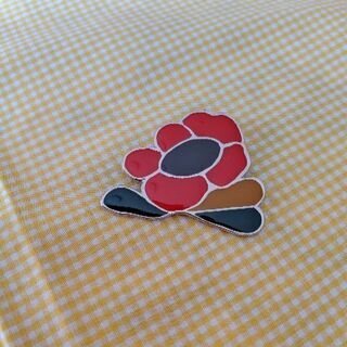 値下げ!! mina perhonenミナペルホネン flower scope　レッド　ブローチ　美品！　の画像