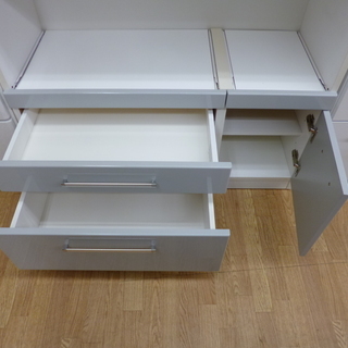 レンジボード キッチンボード 食器棚 キッチン収納 二口コンセント付き L型転倒防止補助金具付き レール式 スライドレール式 ホワイト×グレー ☆ PayPay(ペイペイ)決済可能 ☆ 札幌市 清田区 平岡