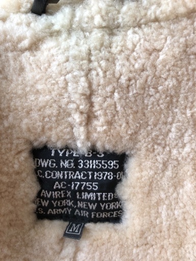 中古品ですが、型くずれ等なく、綺麗です。